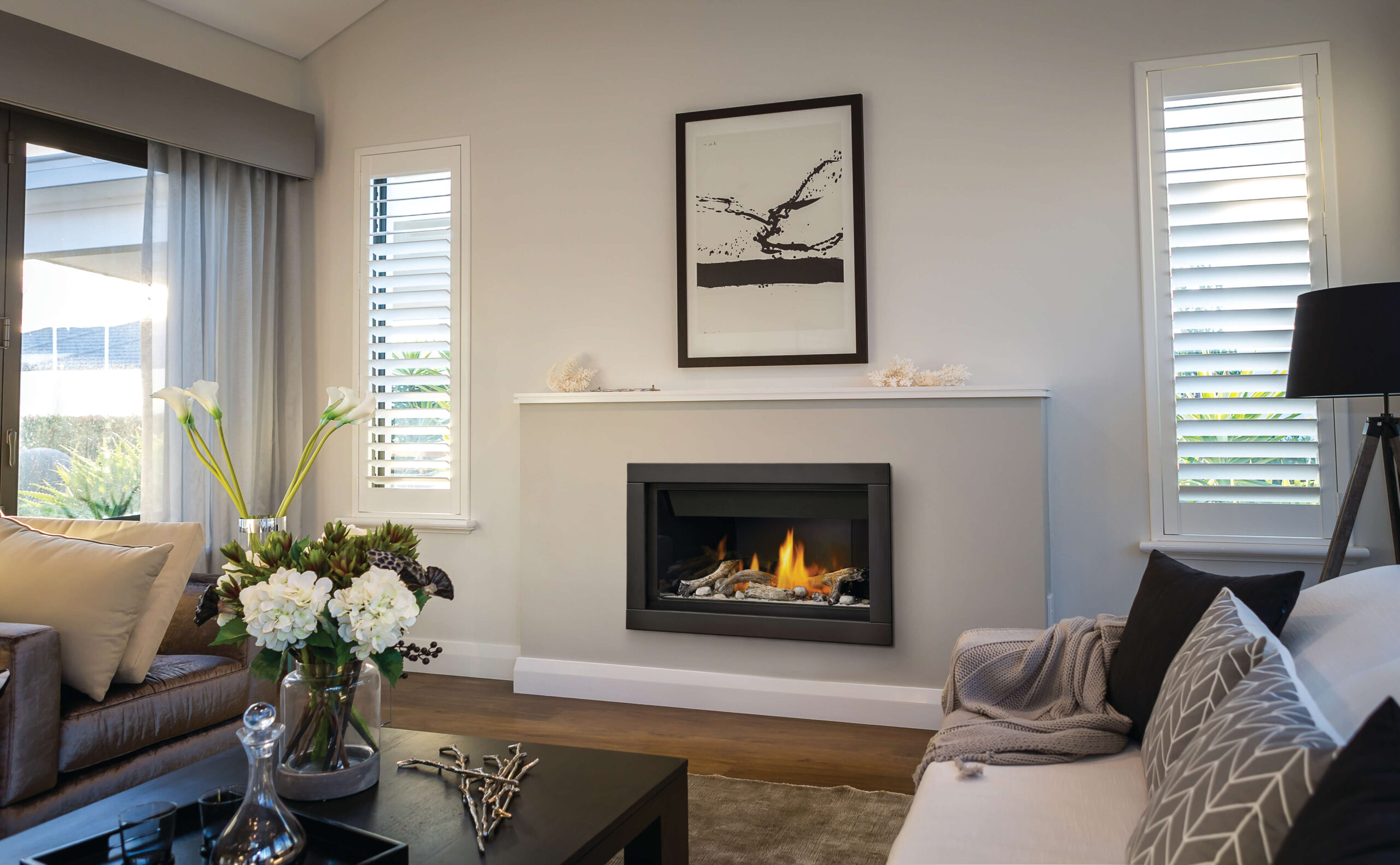 Living room with fireplace in the center